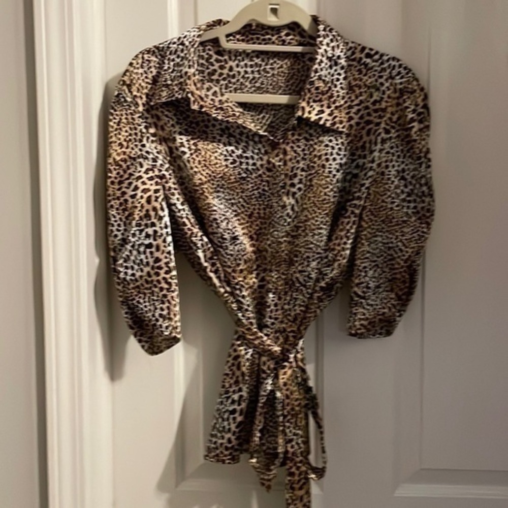 Animal print button down blouse, size Xl